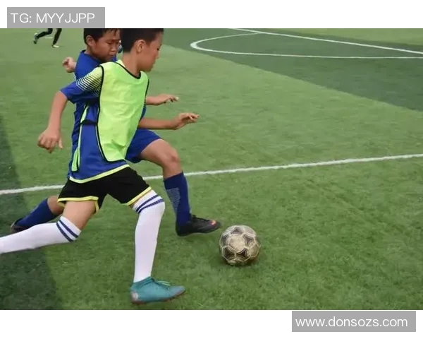 足球明星的日常生活揭秘他们的训练饮食与休闲活动全方位了解他们的精彩人生 足球明星的日常生活揭秘他们的训练饮食与休闲活动全方位了解他们的精彩人生